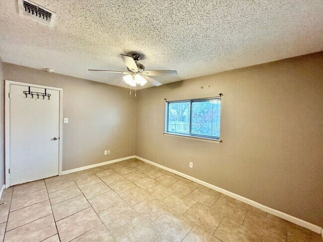 Building Photo - 3BED/2BATH Home For Rent Near Steubing Ranch! Available Now!