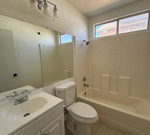 Building Photo - 4 BED/3BATH House in New Adelanto for Rent