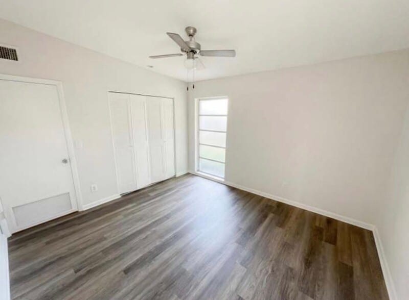 Building Photo - 141 SE Calmoso Dr