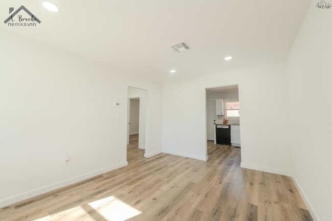 Building Photo - 103 Margaret St