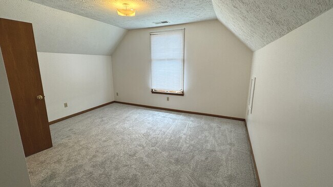 Building Photo - 3325 Claremont Ave