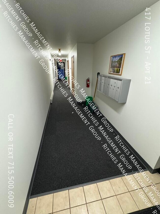 Building Photo - 417 Lotus St