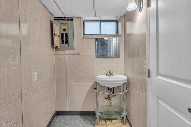 Building Photo - 27681 Lakeshore Blvd