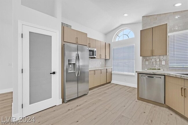 Building Photo - 8 Barton Spring Cir