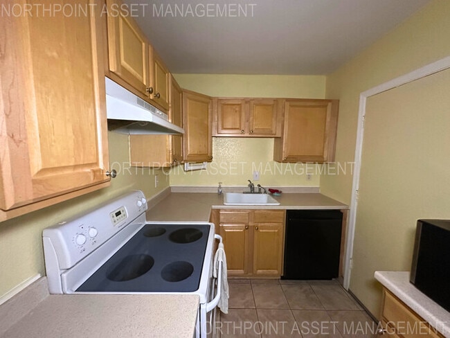 Building Photo - Welcome to charming 2-bedroom, 1-bathroom ...