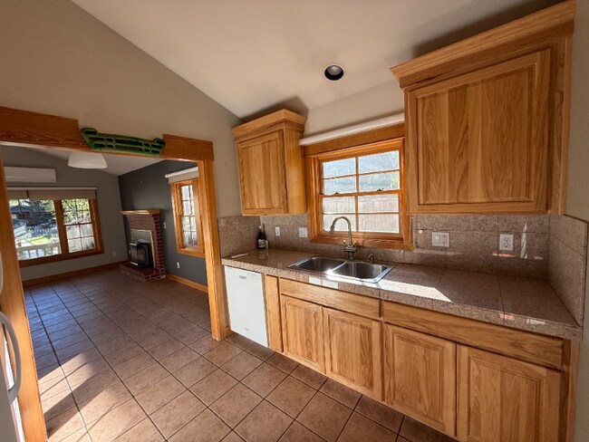 Building Photo - 514 NW Delaware Ave