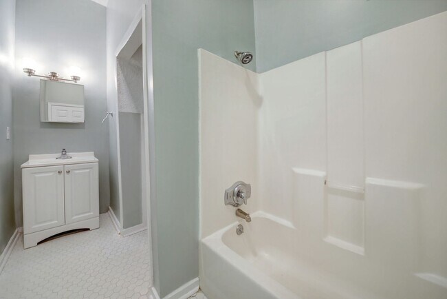 Building Photo - 602 W 36th St