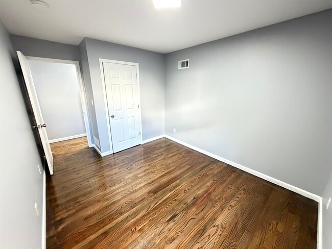 Building Photo - 384 Summit Ave