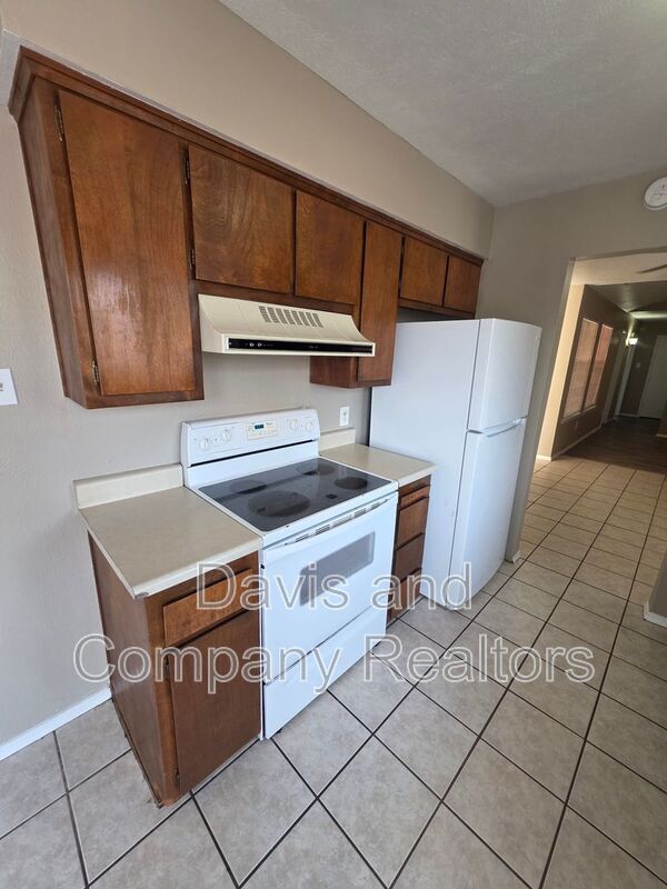 Building Photo - 4412 St Andrews Dr