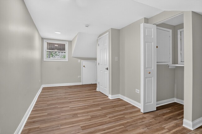 Building Photo - 9722 S Merrion Ave