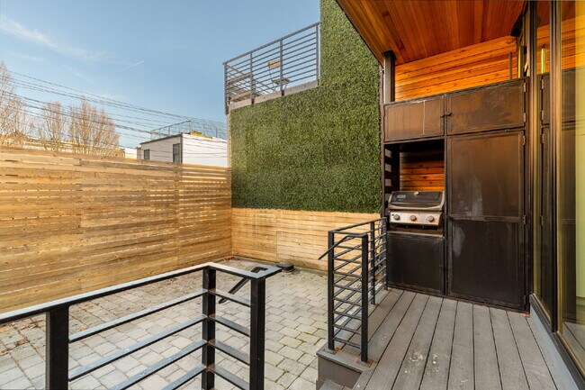 Building Photo - Modern Luxury in the Heart of Logan Circle