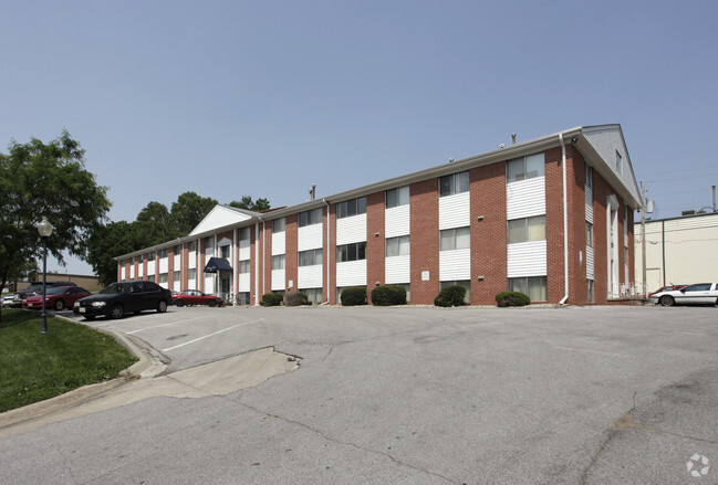 Primary Photo - Somerset Court