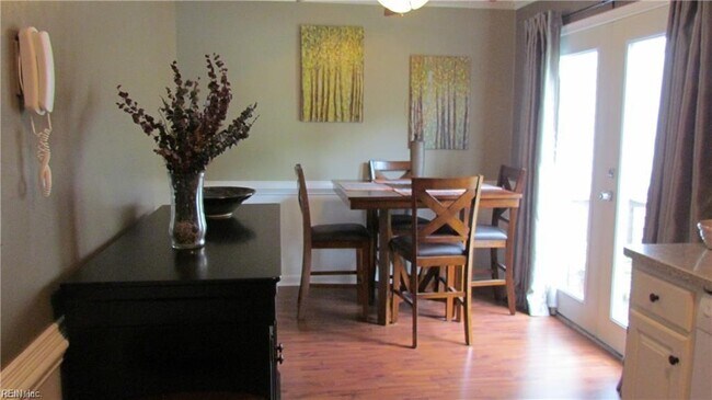 Building Photo - 350 San Roman Dr