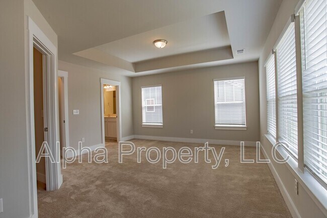 Building Photo - 385 Hague Dr