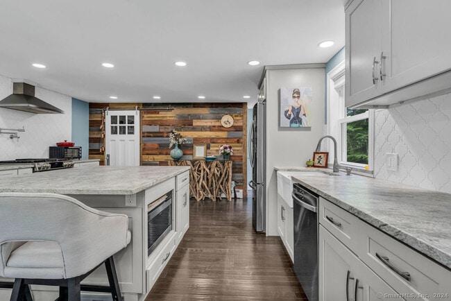 Building Photo - 32 Twin Bridge Rd