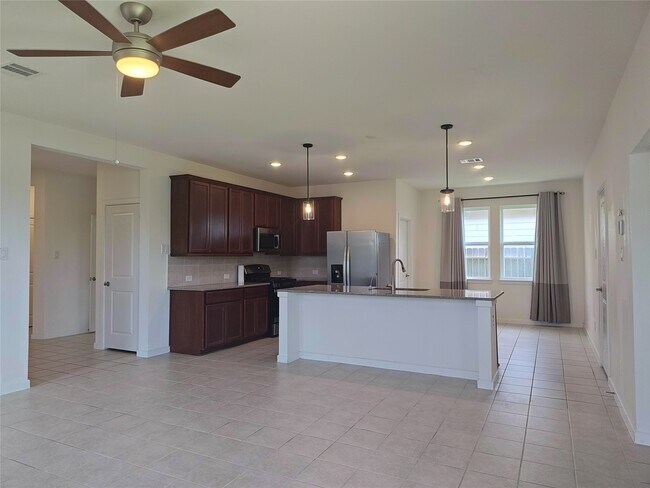 Building Photo - 7802 Winter Hawk Cir