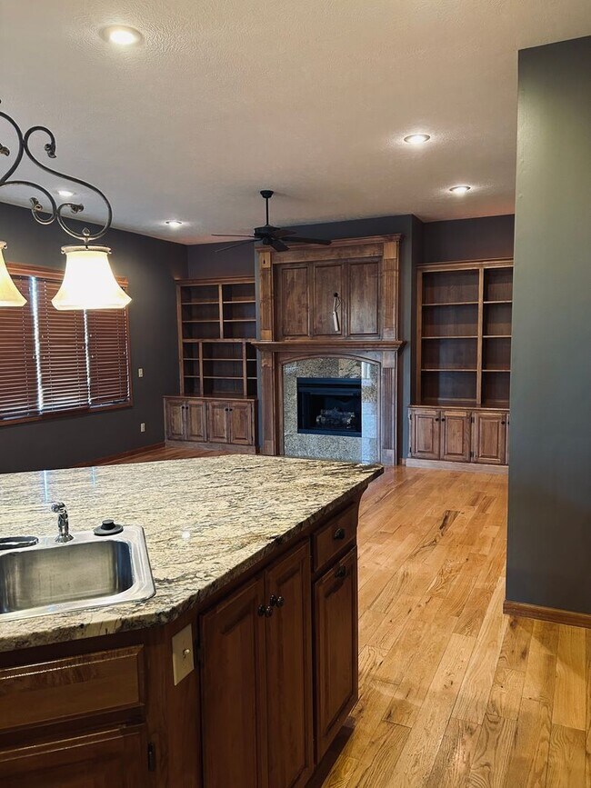 Building Photo - Gorgeous Home Located on Rivercut Golf Cou...