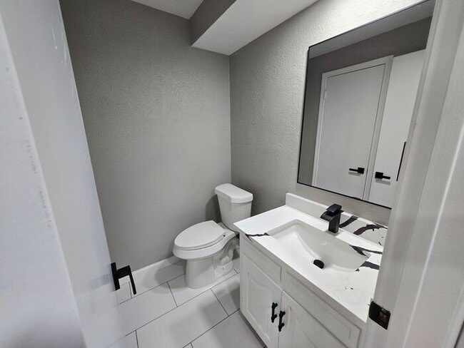 Building Photo - 2012 Ebbtide Ln