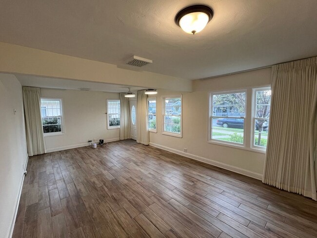 Building Photo - 2 Bedroom 2 Bath Single Family Home in Orange