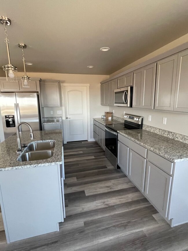 Building Photo - ~Applications Pending~ Newer 4 Bed, 3 Bath, 3 Car Garage Home for Rent