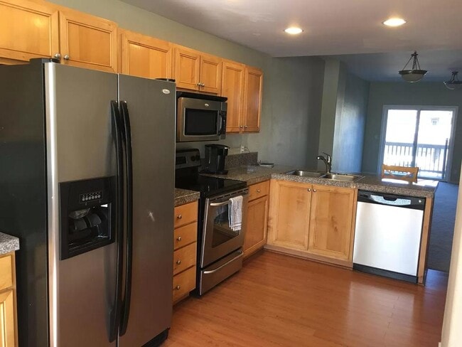 Building Photo - 475 SE 35th St