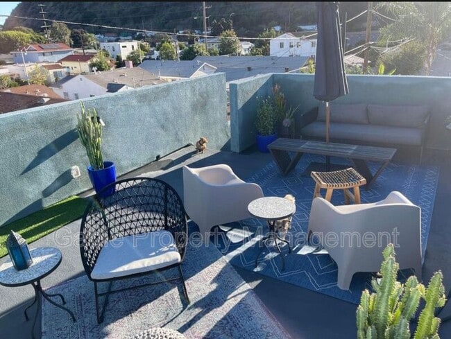 Building Photo - 2320 Fernleaf St