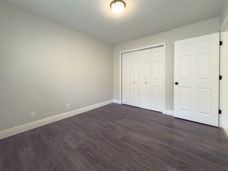 Building Photo - 12204 Sunset Point Cir