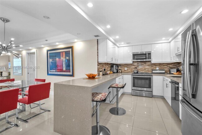 Building Photo - 3507 Oaks Way