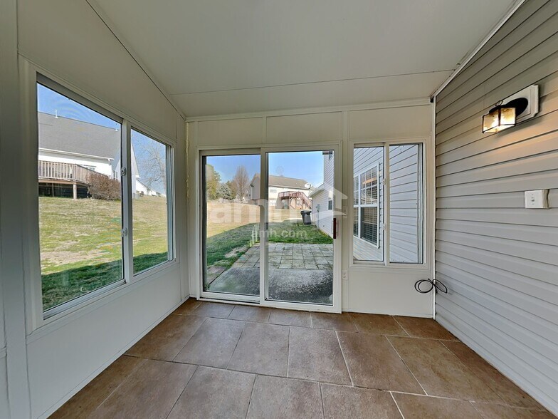 Building Photo - 212 Sedge Meadow Dr