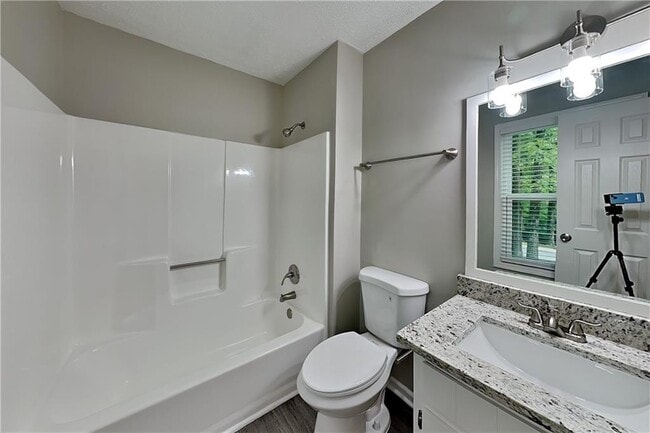 Building Photo - 82 Fox Ridge Ct