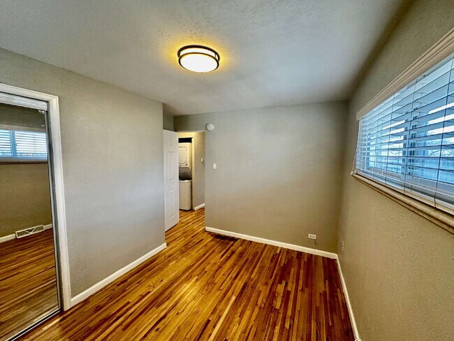 Building Photo - Cozy Home in Sunnyside!