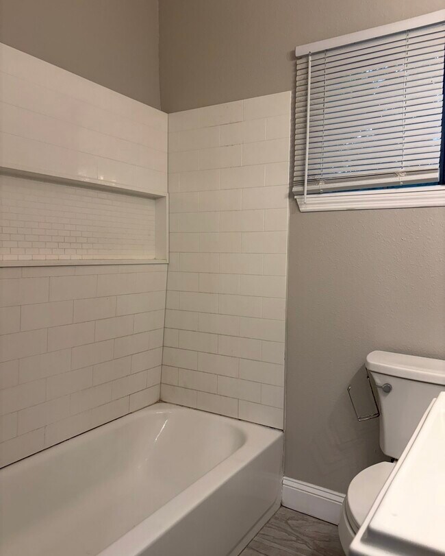 Building Photo - 1636 W 28th St