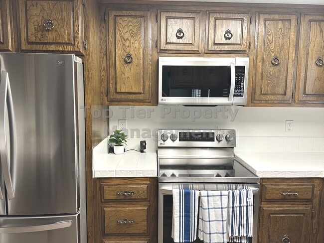 Building Photo - Beautiful 3 bed / 2 bath / 1,648 sqft hous...