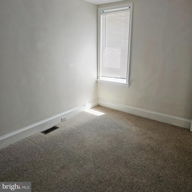 Building Photo - 1816 Montrose St