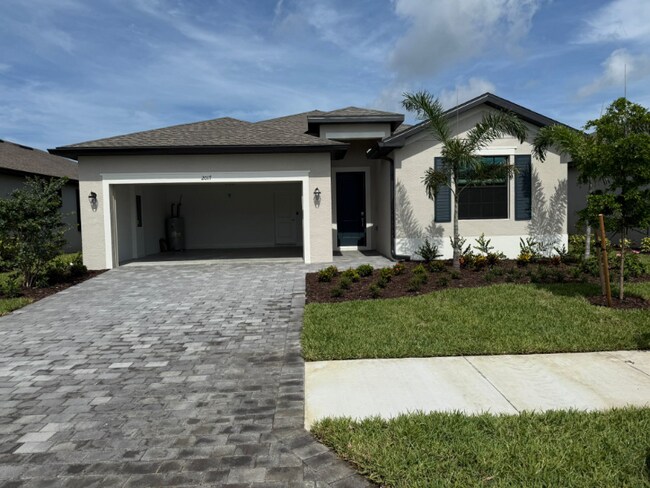 Primary Photo - 2017 Gardenia Ave