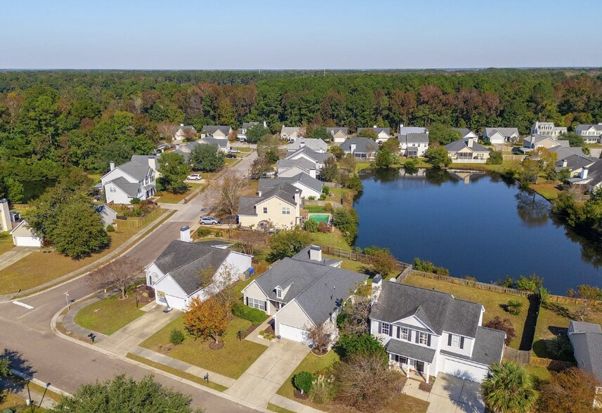 Building Photo - 2802 Summertrees Blvd