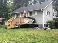 Building Photo - 708 10th Ave SE