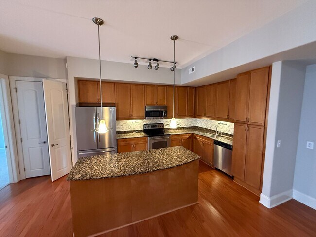 Building Photo - 4620 Piedmont Row Dr