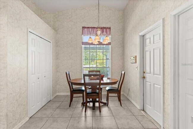 Building Photo - 805 Lewis Pl