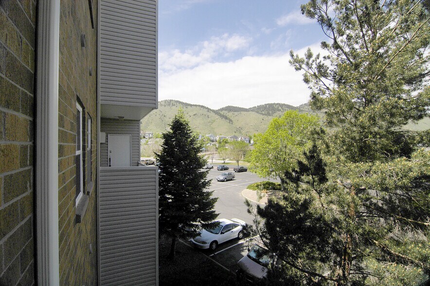 Building Photo - 1200 Golden Cir