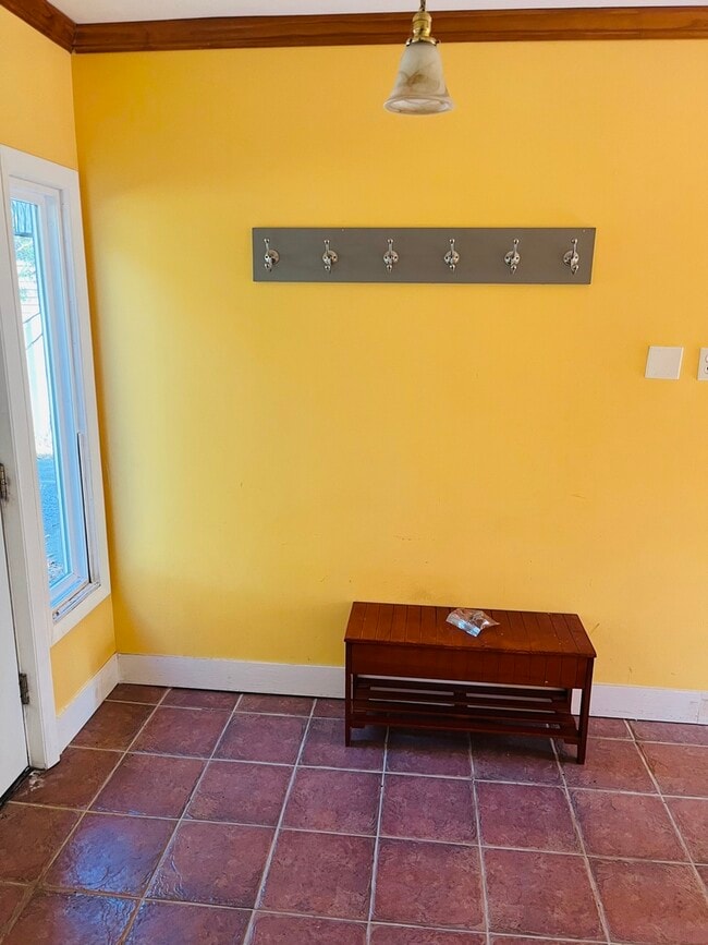 Building Photo - 587 Front St