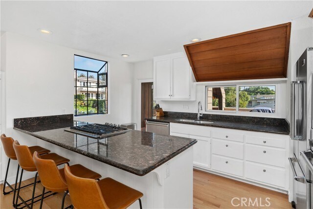 Building Photo - 390 St Ann's Dr