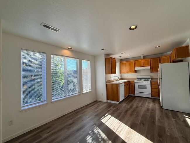 Building Photo - 1545 Fircrest Ct SE