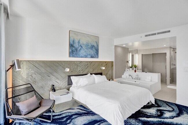 Building Photo - 3101 Bayshore Dr