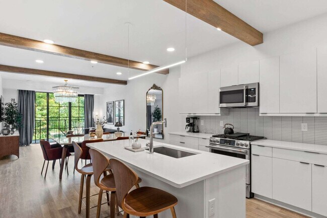 Building Photo - 346 Peters St SW