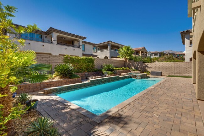 Building Photo - Stunning Summerlin Rental on Private Cul-d...