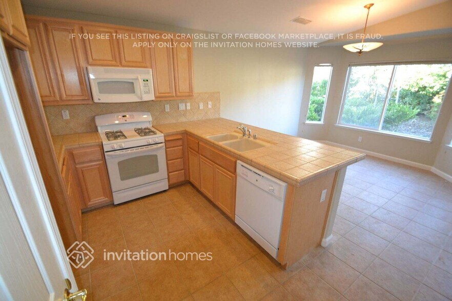 Building Photo - 395 Atlantic Dr