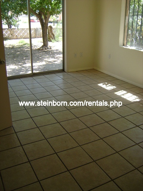 Building Photo - Nice Home in Historic Downtown with Shared...