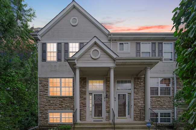 Building Photo - 62 E Clare Ct