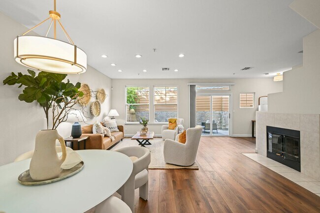 Building Photo - Bright and Spacious, 2BD/2.5BA, Two-Story Condo in Oak Creek in San Ramon- Available NOW!
